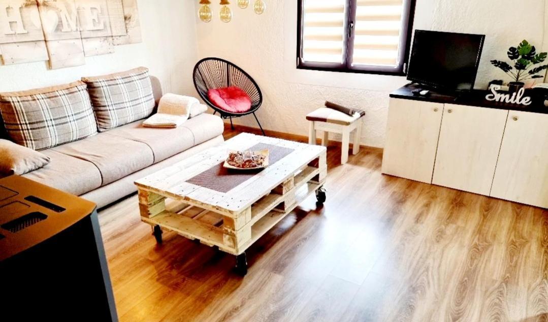 Kuca Za Odmor Malia Sa Spa Hot Tub Jacuzzijem - Nice And Cozy - Free Tickets To All City Attractions Thurdevac Екстер'єр фото